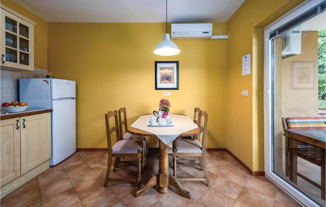 Stunning Apartment In Umag With Wifi Экстерьер фото
