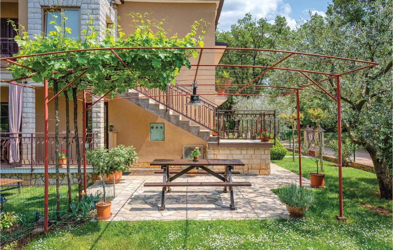 Stunning Apartment In Umag With Wifi Экстерьер фото