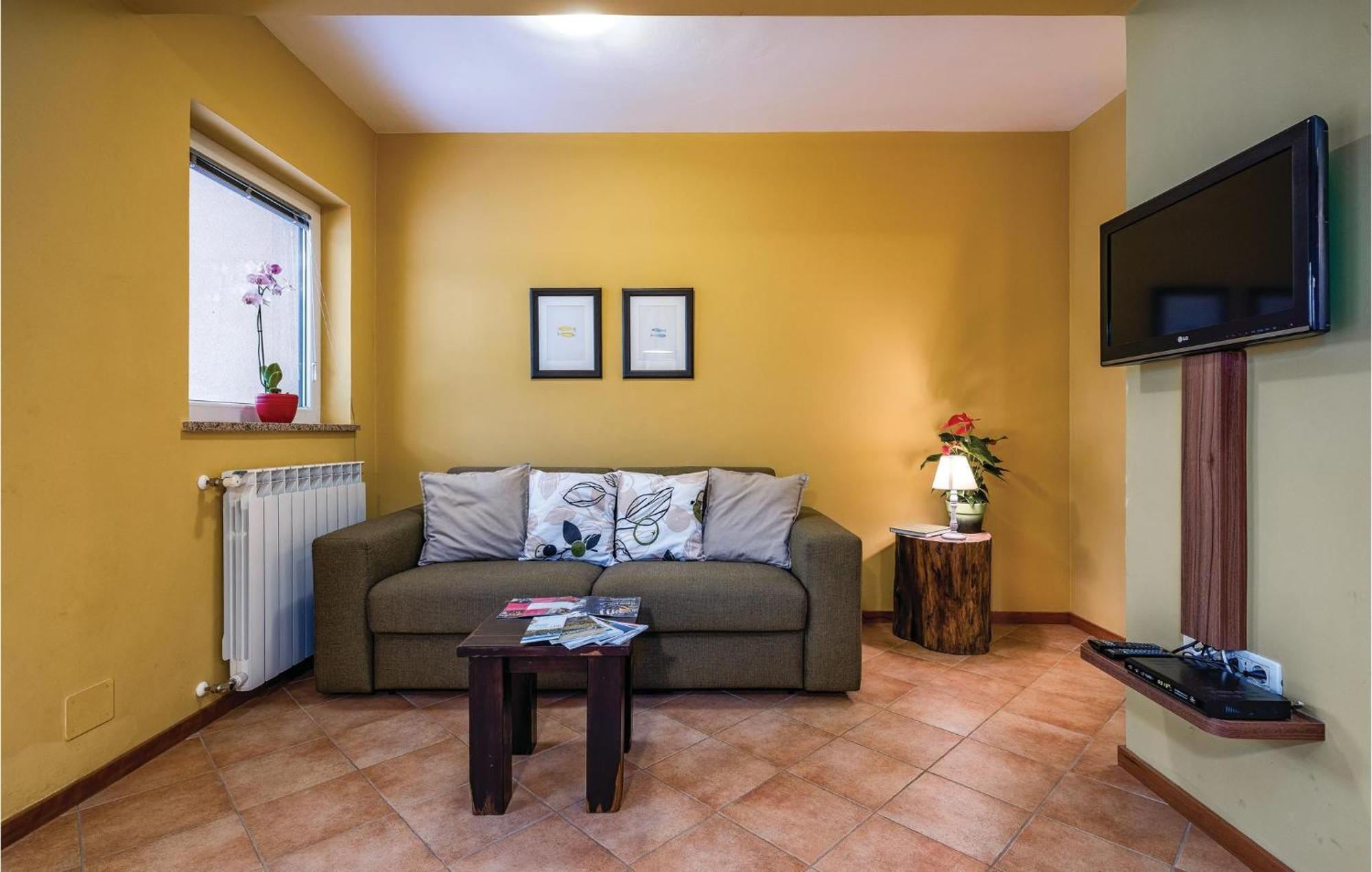 Stunning Apartment In Umag With Wifi Экстерьер фото