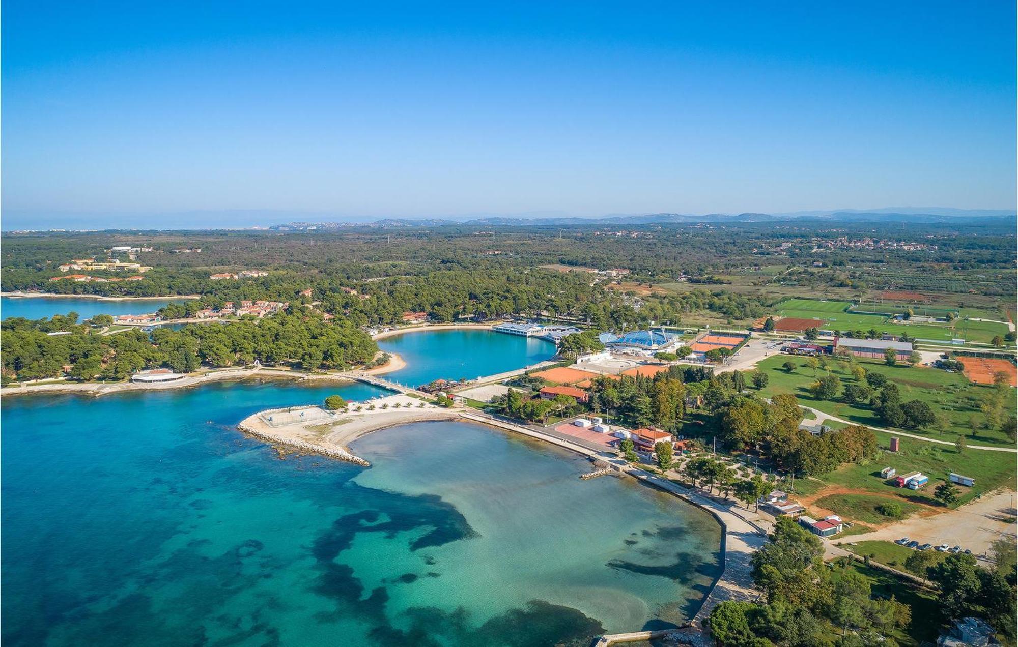 Stunning Apartment In Umag With Wifi Экстерьер фото