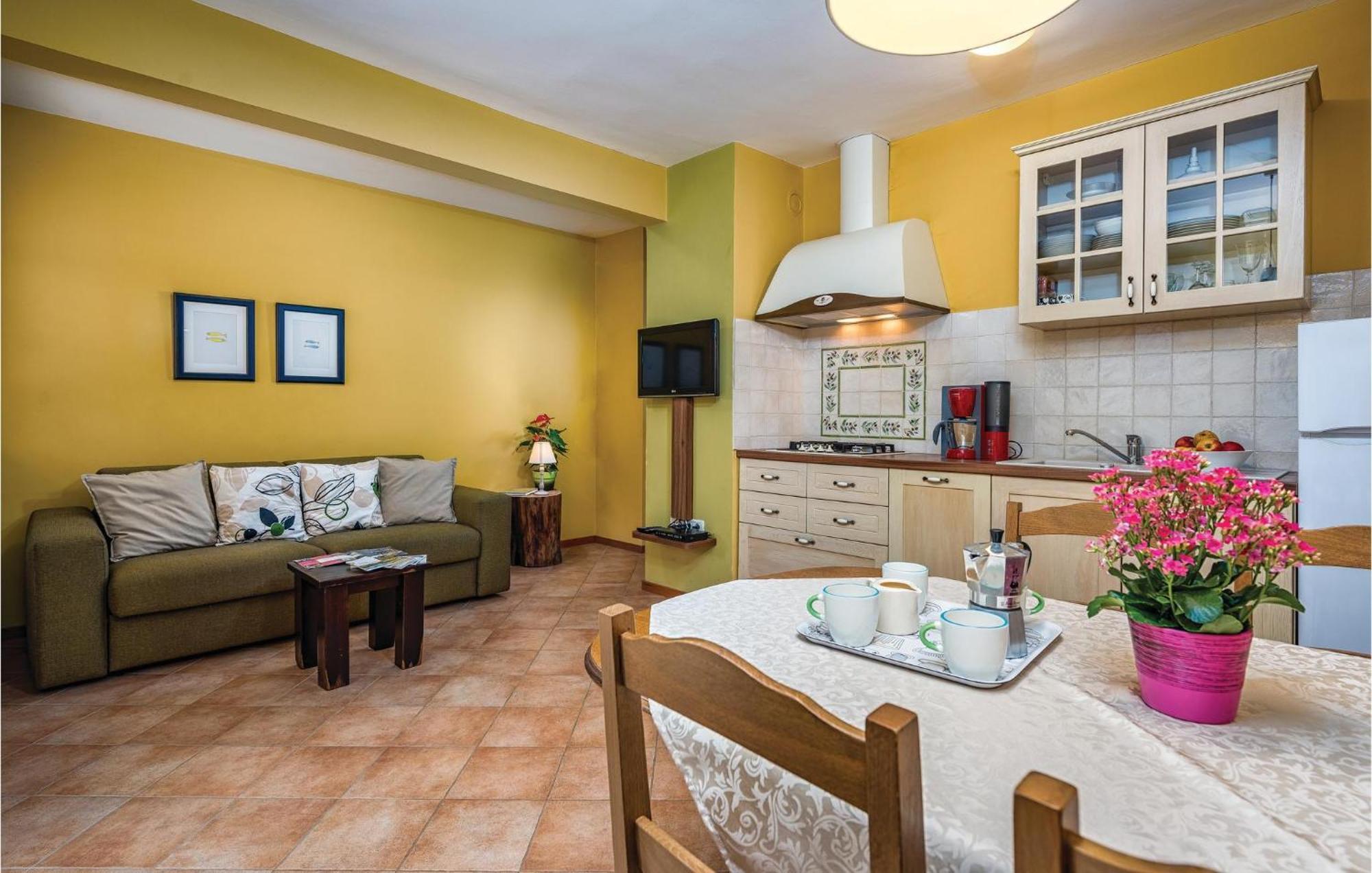 Stunning Apartment In Umag With Wifi Экстерьер фото