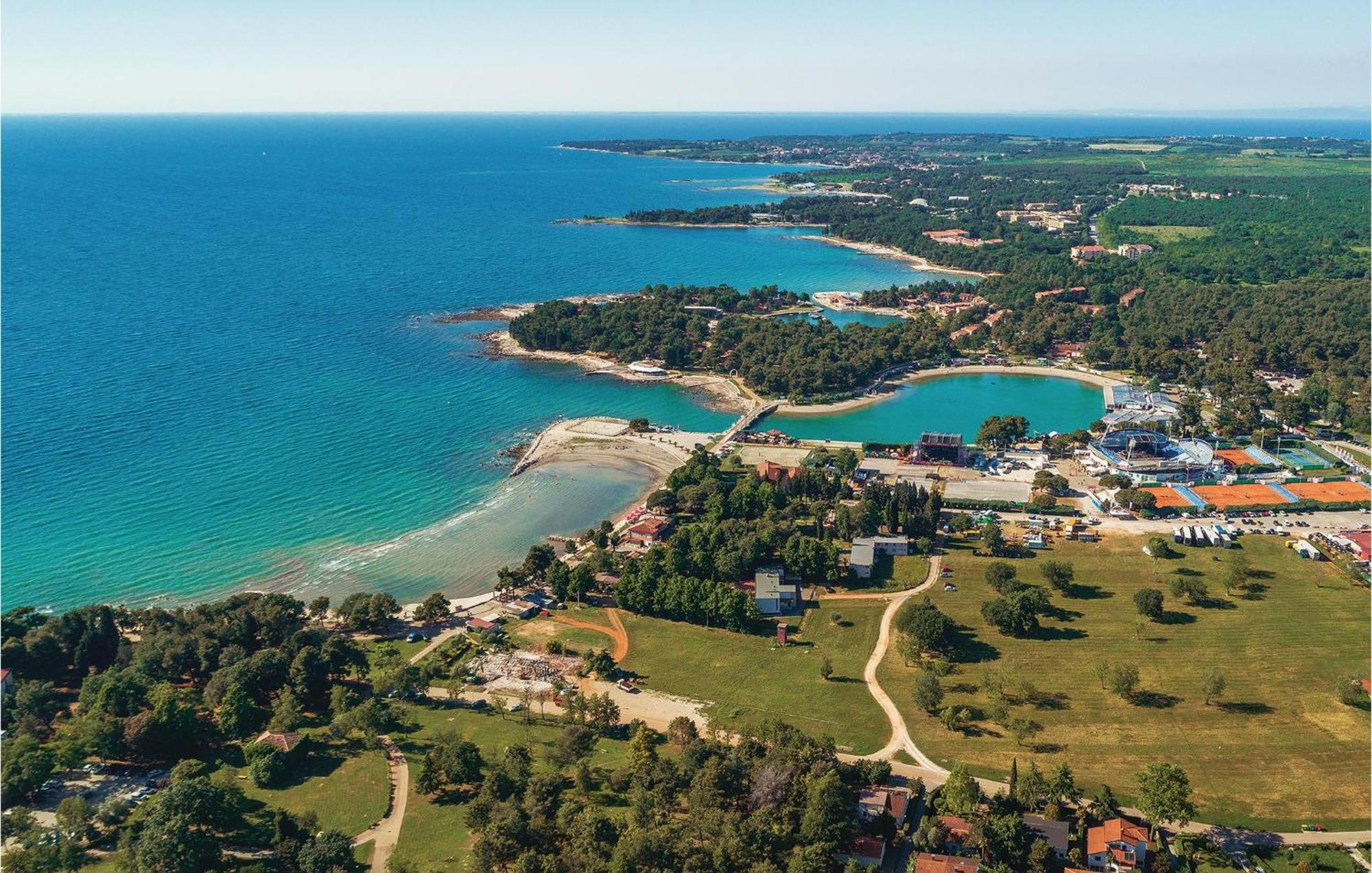 Stunning Apartment In Umag With Wifi Экстерьер фото