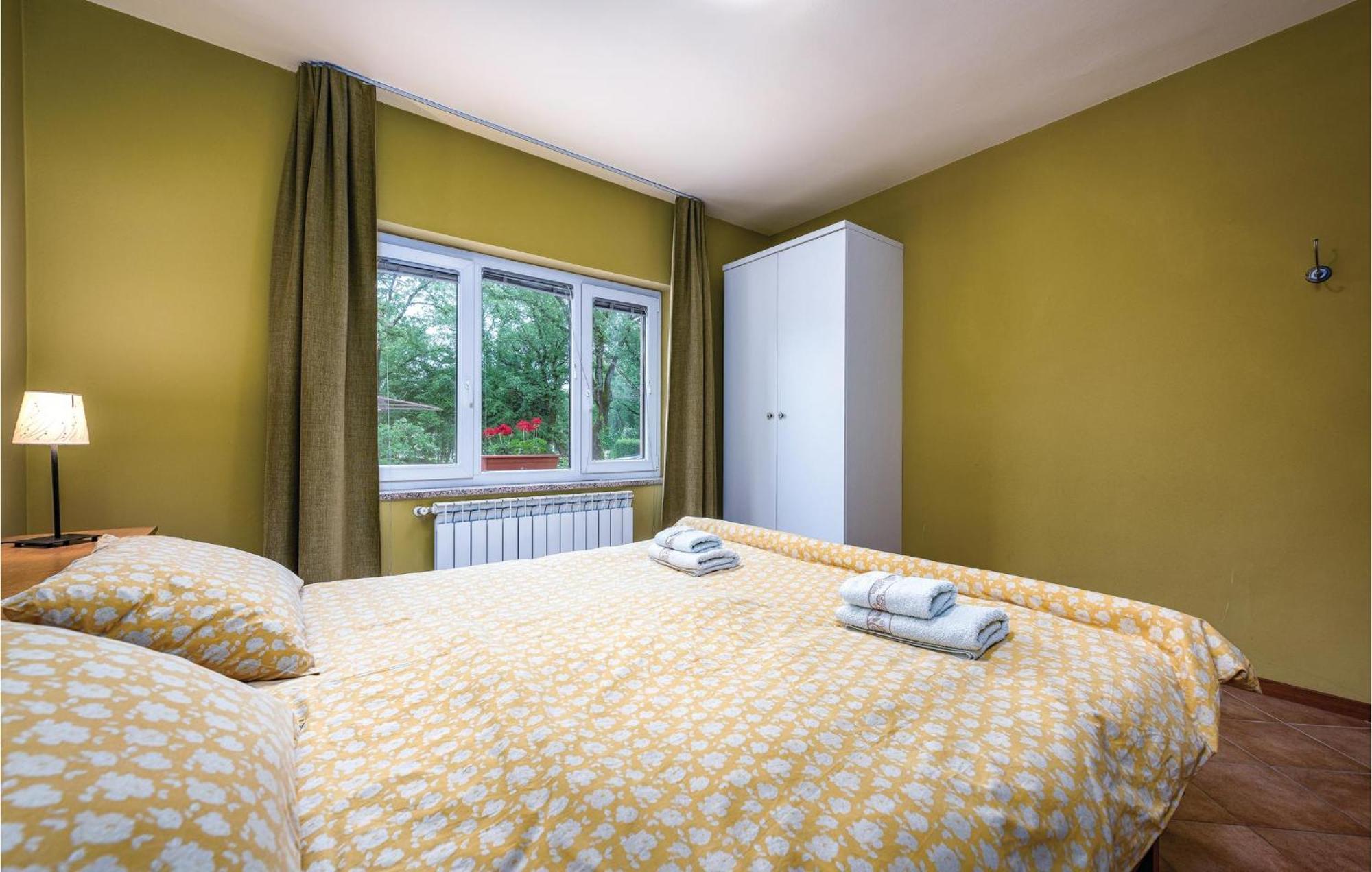 Stunning Apartment In Umag With Wifi Экстерьер фото
